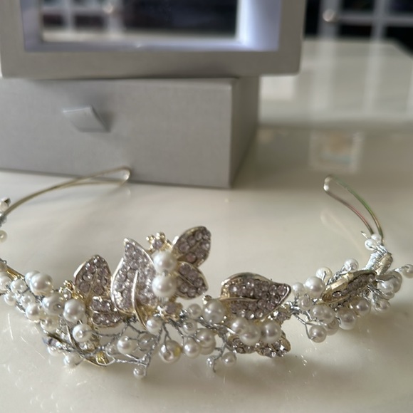 Bridal head piece - Picture 3 of 3